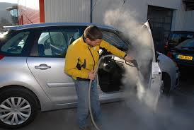 Par quels moyens bien nettoyer sa voiture ?