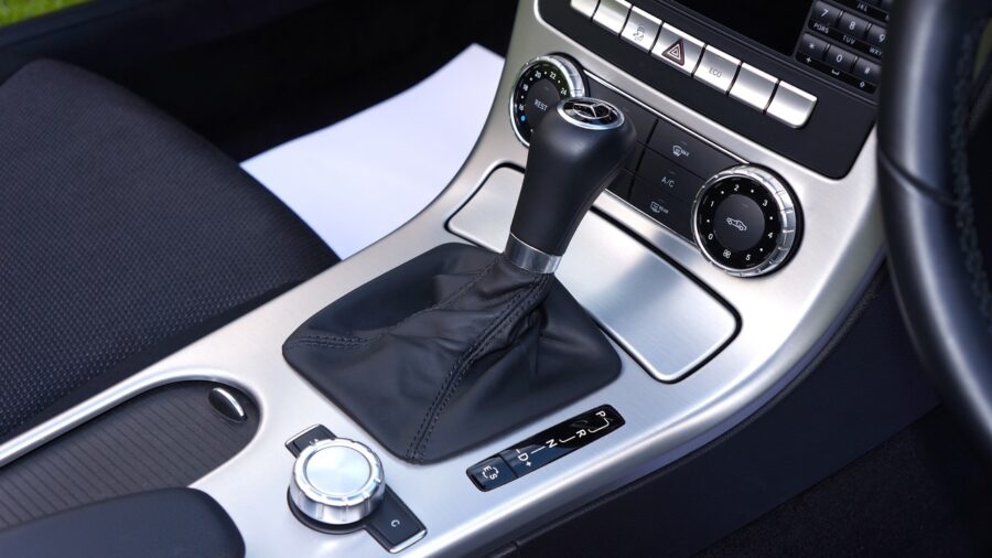 Pourquoi et comment commander un tapis de voiture sur mesure ?