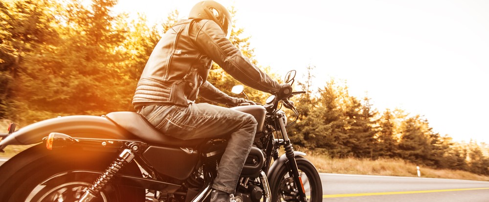 Que faut-il posséder pour conduire une moto légalement ?