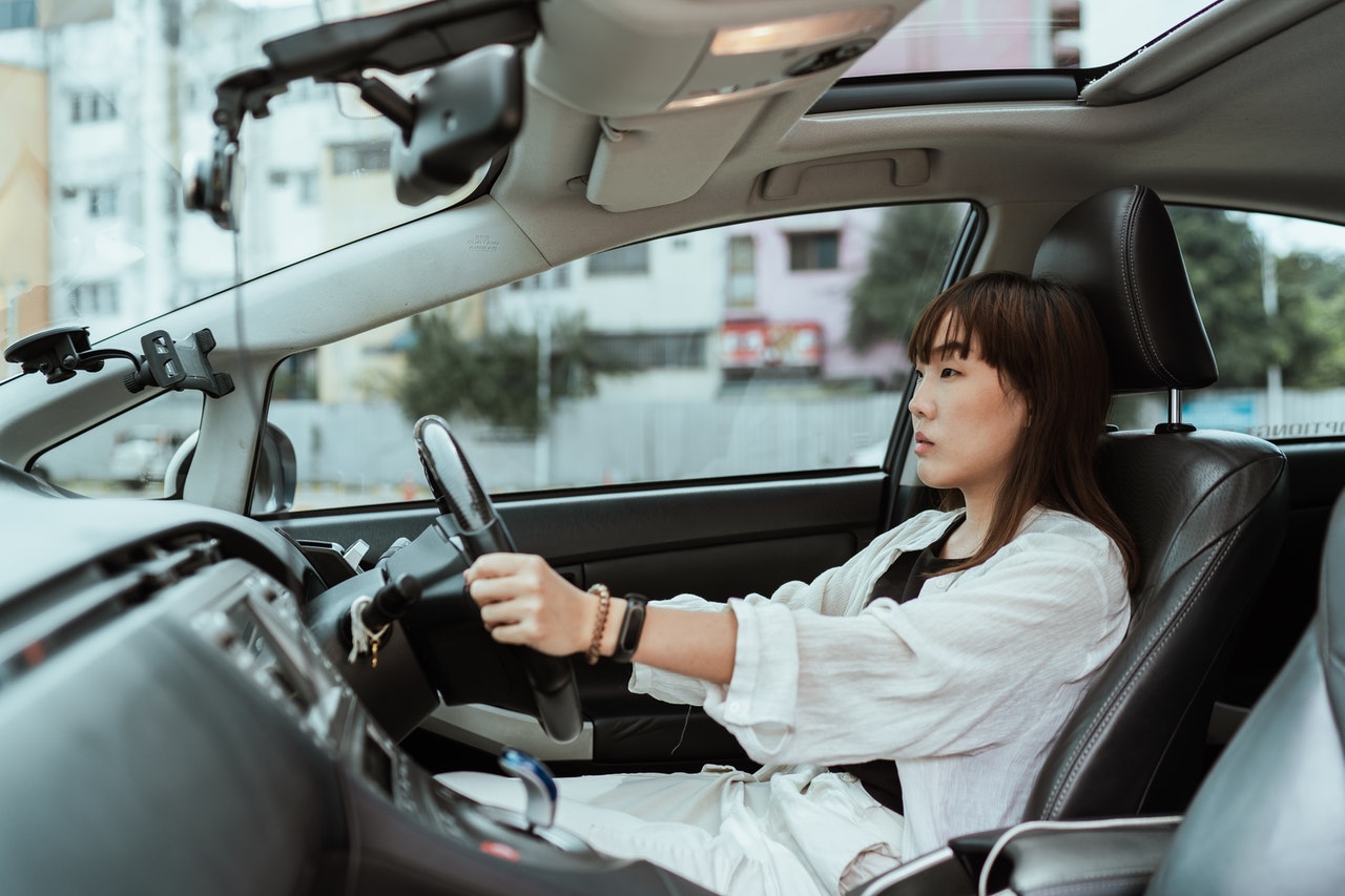 Suivre des cours de conduite : bien choisir son auto-école