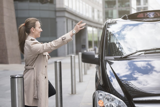 prendre un taxi est la meilleure option pour aller à l’aéroport